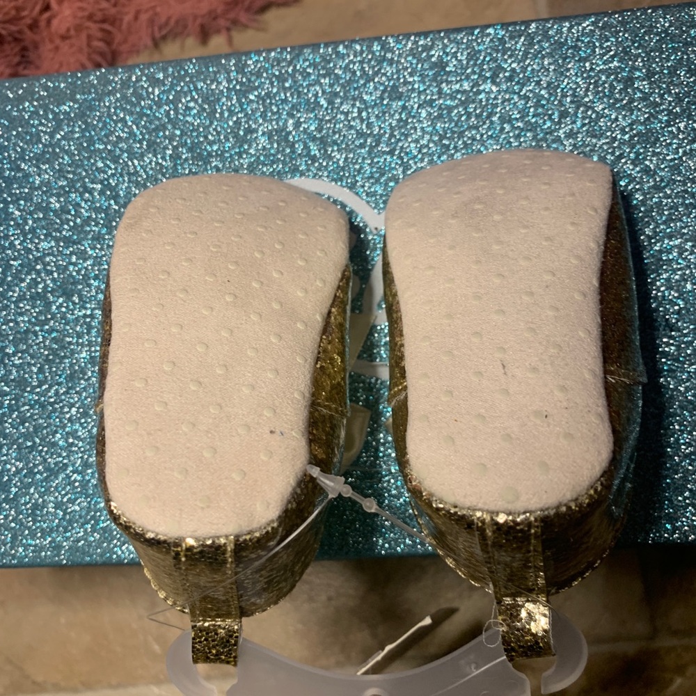 Baby girl shoe - Picture 3 of 3